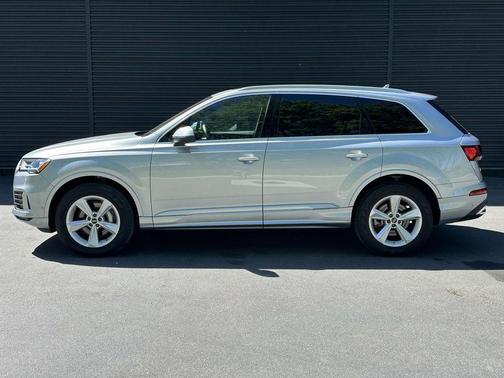 Satellite Silver Metallic 2023 Audi Q7 45 Premium