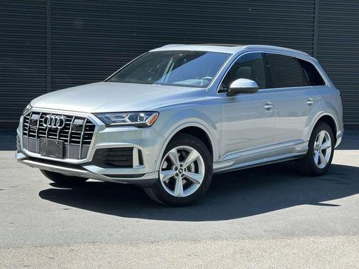 Satellite Silver Metallic 2023 Audi Q7 45 Premium