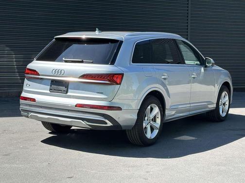 Satellite Silver Metallic 2023 Audi Q7 45 Premium