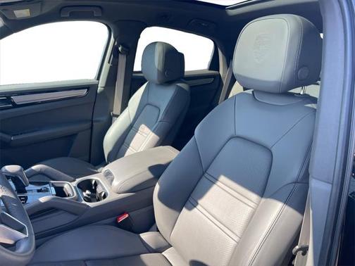 2023 Porsche Cayenne Platinum Edition