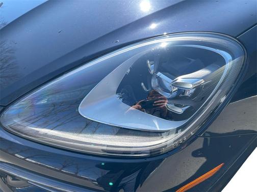 2023 Porsche Cayenne Platinum Edition