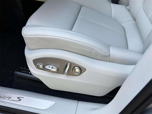 2025 Porsche Macan S