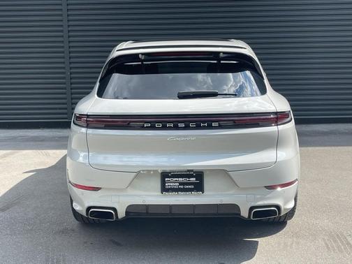 2024 Porsche Cayenne Base (Tiptronic)