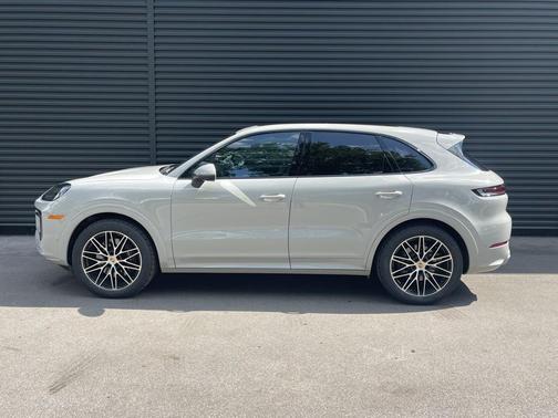 2024 Porsche Cayenne Base (Tiptronic)