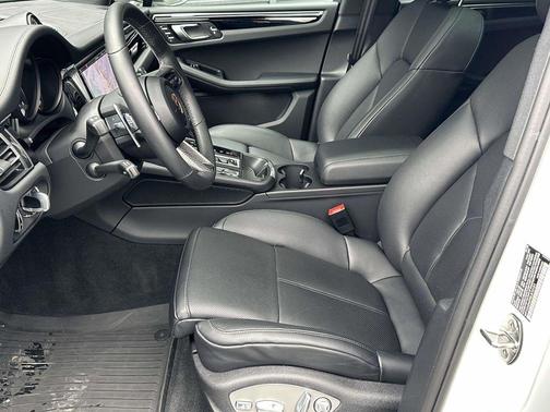 2025 Porsche Macan T
