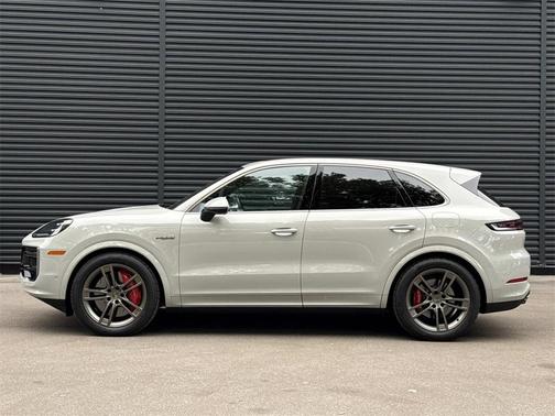 2025 Porsche Cayenne Turbo