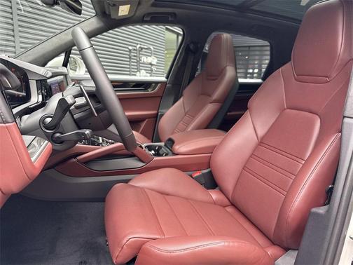 2025 Porsche Cayenne Turbo