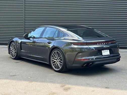 2024 Porsche Panamera 4