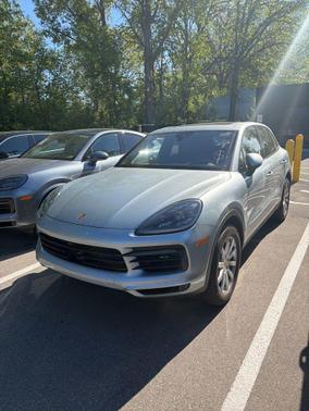 Dolomite Silver Metallic 2020 Porsche Cayenne Cayenne