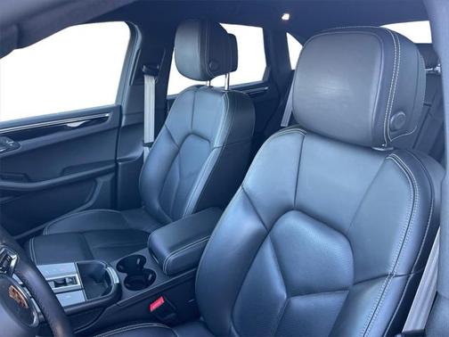 2022 Porsche Macan Base