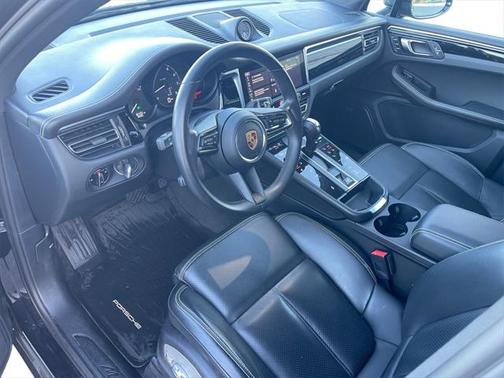 2022 Porsche Macan Base