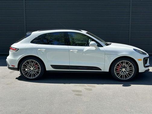 Carrara White 2026 Porsche Macan Macan