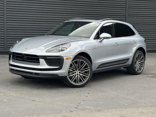 Dolomite 2026 Porsche Macan Macan