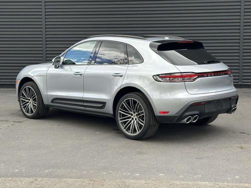 Dolomite 2026 Porsche Macan Macan