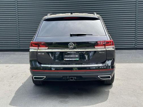 Deep Black 2023 Volkswagen Atlas 3.6L SE w/Technology