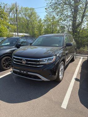 Deep Black 2023 Volkswagen Atlas 3.6L SE w/Technology