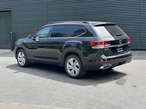 Deep Black 2023 Volkswagen Atlas 3.6L SE w/Technology