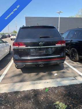 Deep Black 2023 Volkswagen Atlas 3.6L SE w/Technology