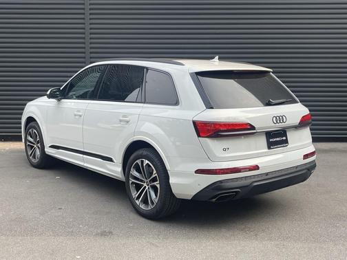 2025 Audi Q7 45 Premium Plus
