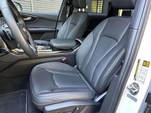 2025 Audi Q7 45 Premium Plus