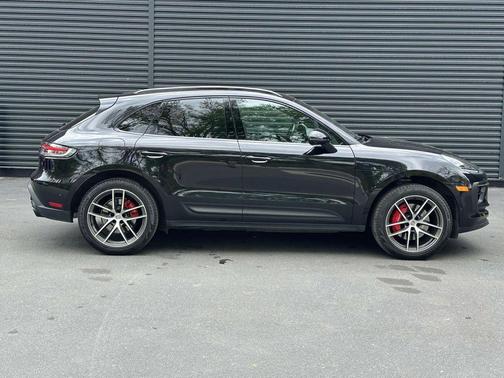 Black 2022 Porsche Macan Macan