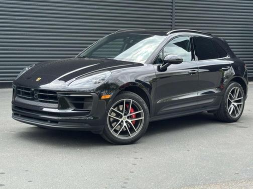 Black 2022 Porsche Macan Macan