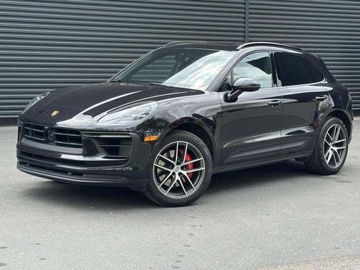 Black 2022 Porsche Macan Macan