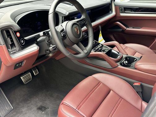2025 Porsche Cayenne S