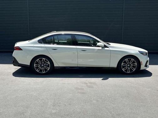 Alpine White 2024 BMW 540 xDrive