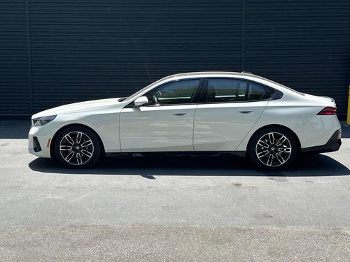 Alpine White 2024 BMW 540 xDrive