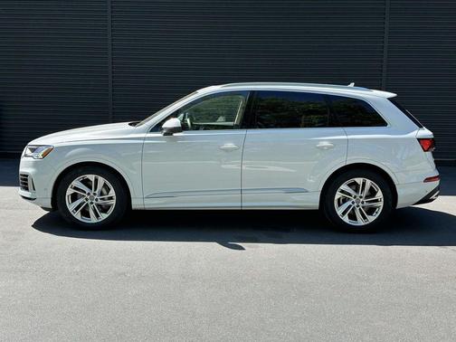Glacier White Metallic 2021 Audi Q7 55 Prestige