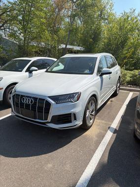 Glacier White Metallic 2021 Audi Q7 55 Prestige