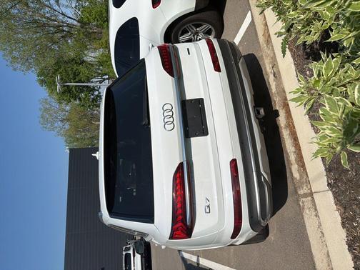 Glacier White Metallic 2021 Audi Q7 55 Prestige