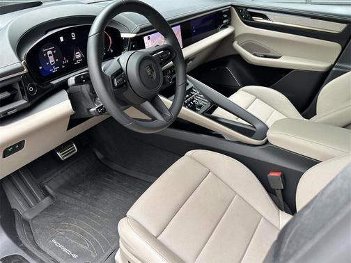 2024 Porsche Macan Turbo