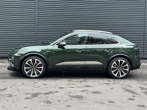 2024 Porsche Macan Turbo