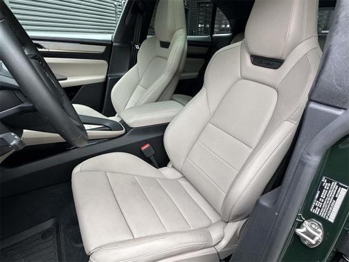 2024 Porsche Macan Turbo