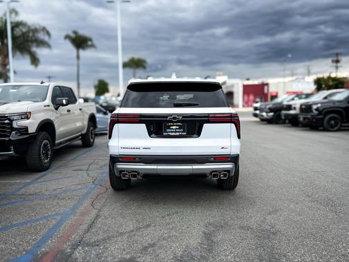 Polar White 2026 Chevrolet Traverse AWD Z71