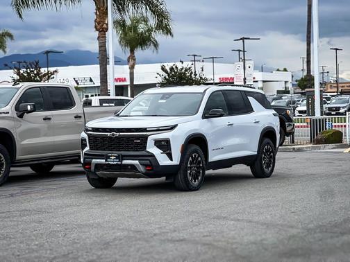 Polar White 2026 Chevrolet Traverse AWD Z71