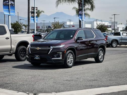 Black Cherry Metallic 2023 Chevrolet Traverse LT Cloth