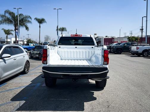 Summit White 2024 Chevrolet Colorado WT