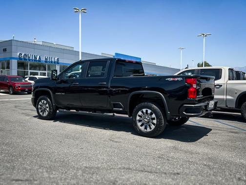 Black 2026 Chevrolet Silverado 2500 Custom