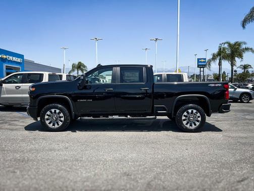 Black 2026 Chevrolet Silverado 2500 Custom