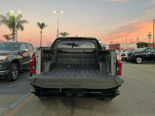 2025 Chevrolet Silverado EV RST