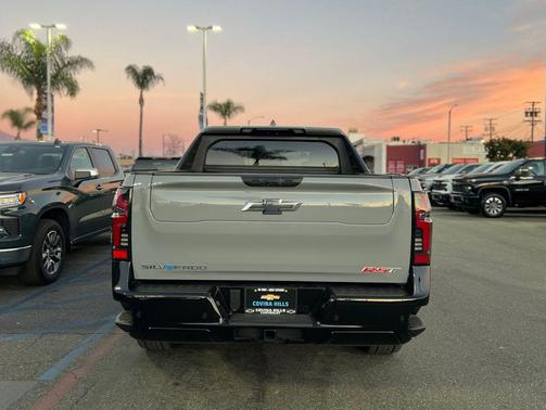 2025 Chevrolet Silverado EV RST