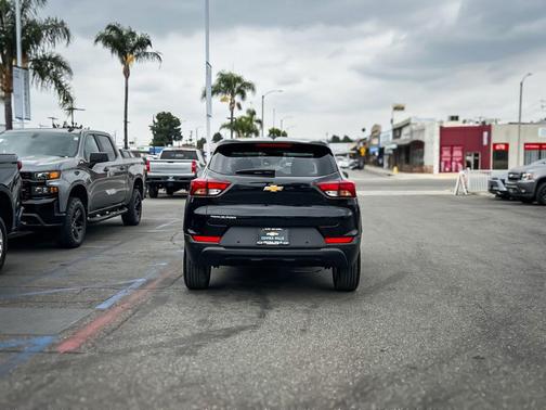 Mosaic Black Metallic 2026 Chevrolet Trailblazer LS