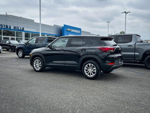 Mosaic Black Metallic 2026 Chevrolet Trailblazer LS