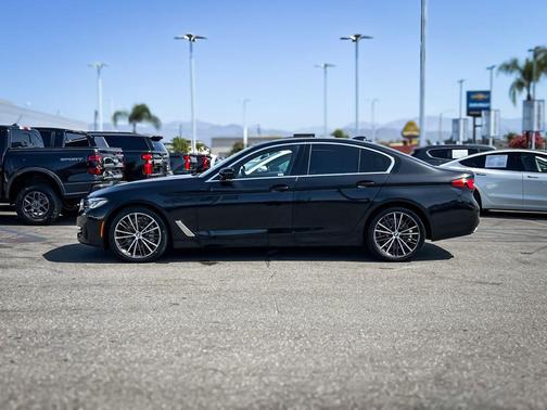 Black Sapphire Metallic 2022 BMW 530 i