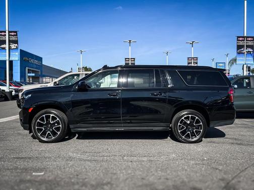 2024 Chevrolet Suburban RST