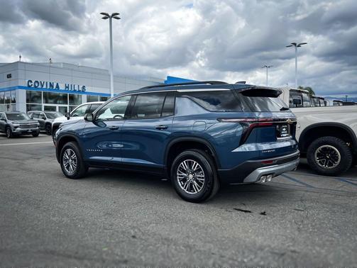 Lakeshore Blue 2026 Chevrolet Traverse LT