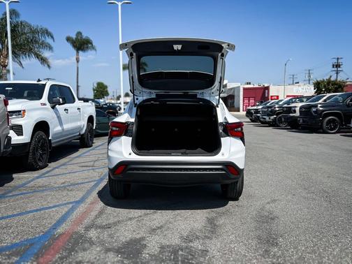Summit White 2026 Chevrolet Trax LT